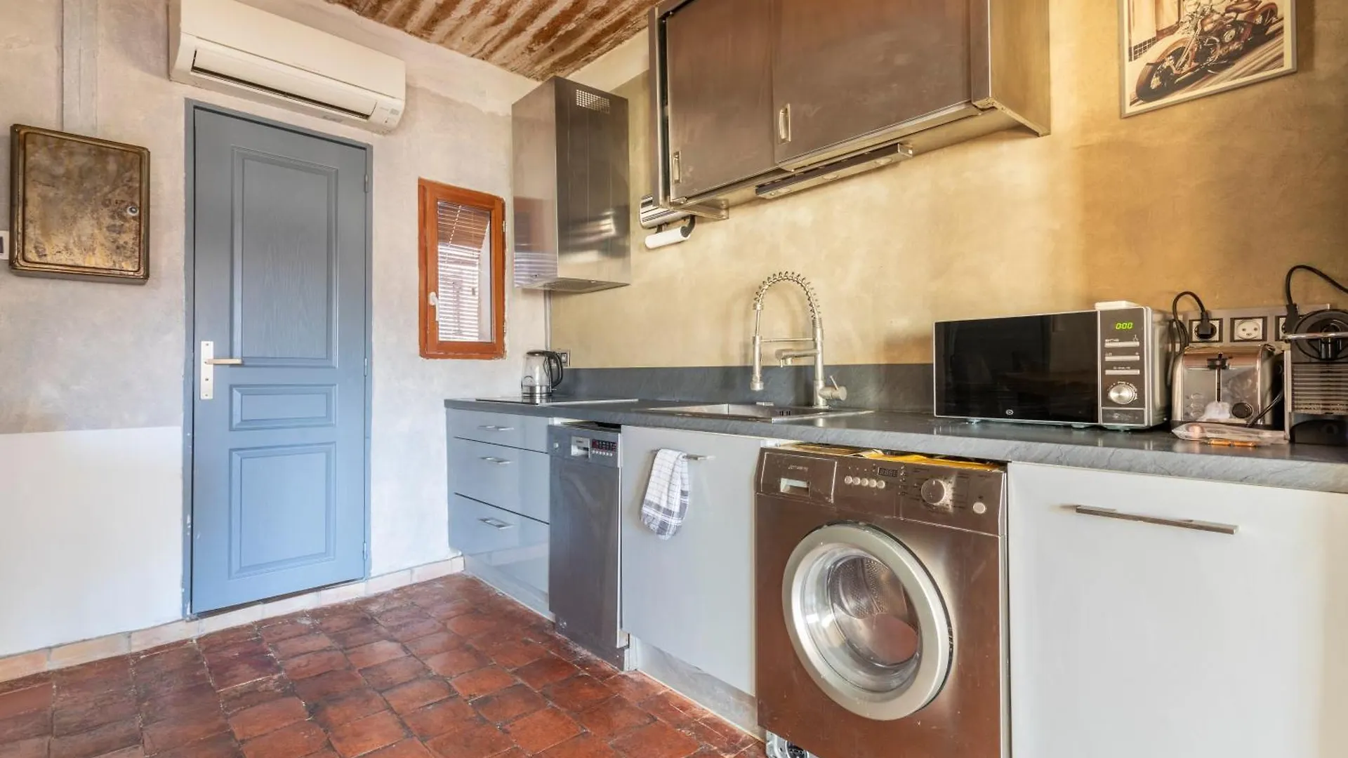 Authentique Appartement Aixois Aix-en-Provence Apartment